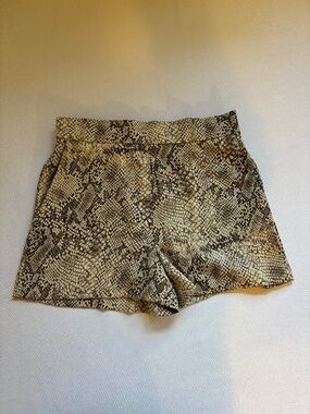 Calvin Klein Snake Print Skort Size 4 Elastic Waist Shorts
